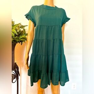 Women's Boutique Dress in Dark Green Size Small With a Loose Fit